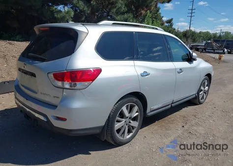 2015 Nissan Pathfinder Platinum z USA, uszkodzony, nr VIN 5N1AR2MM2FC672759
